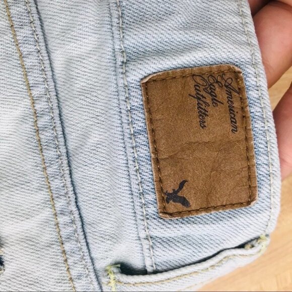 American Eagle Light wash distressed Denim short women Size 4 - Picture 12 of 16